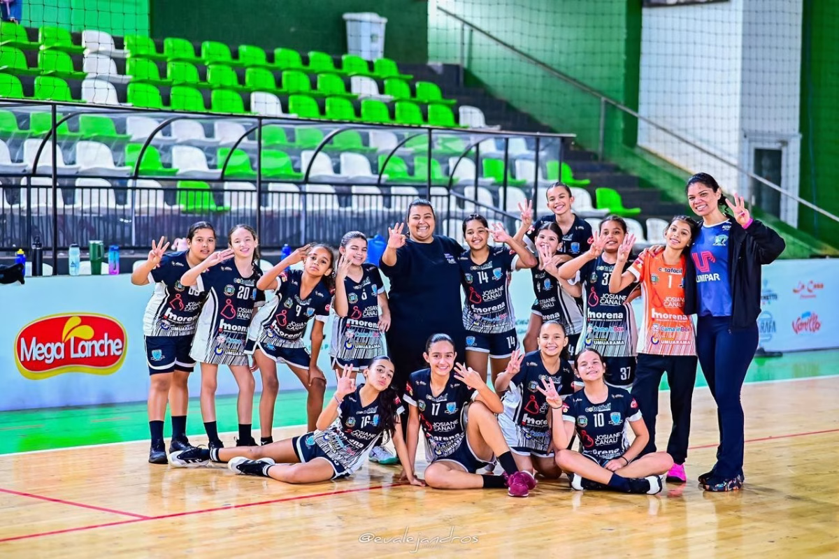 Umuarama lidera invicto o Paranaense Feminino Sub-12 de Handebol em Goioerê